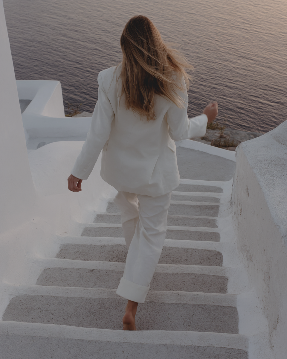 Create with clarity. Sell with soul. Grow without burnout.